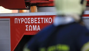 Γκύζη: Φωτιά σε διαμέρισμα – Μεγάλη επιχείρηση με 21 πυροσβέστες και 8 οχήματα