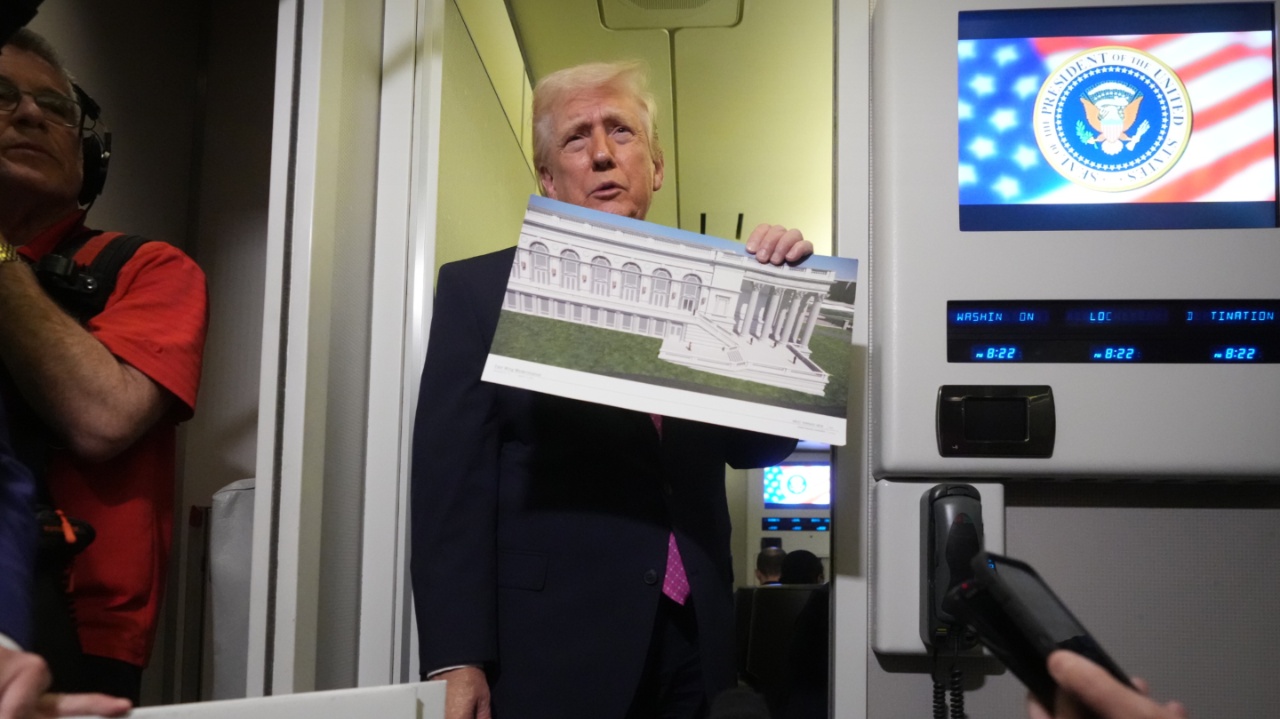 Ν.Τραμπ: «Με αλεξίσφαιρα τζάμια, συστήματα προστασίας από drones και καταφύγιο η νέα αίθουσα χορού»