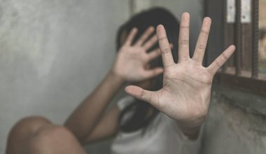 Βόλος: Στη φυλακή 35χρονος που κρατούσε φυλακισμένη στο σπίτι του 43χρονη και την ξυλοκοπούσε