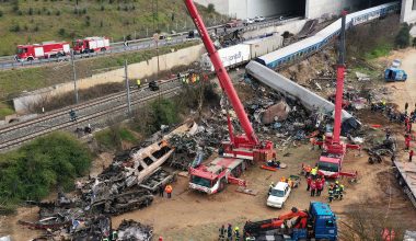 Έγκλημα στα Τέμπη: Το Δημόσιο αποζημιώνει με 400.000 ευρώ τους συγγενείς θυμάτων της τραγωδίας