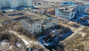 Οι Ρώσοι πραγματοποιούν αεροπορικά πλήγματα στο Σλαβιάνσκ και το Κραματόρσκ