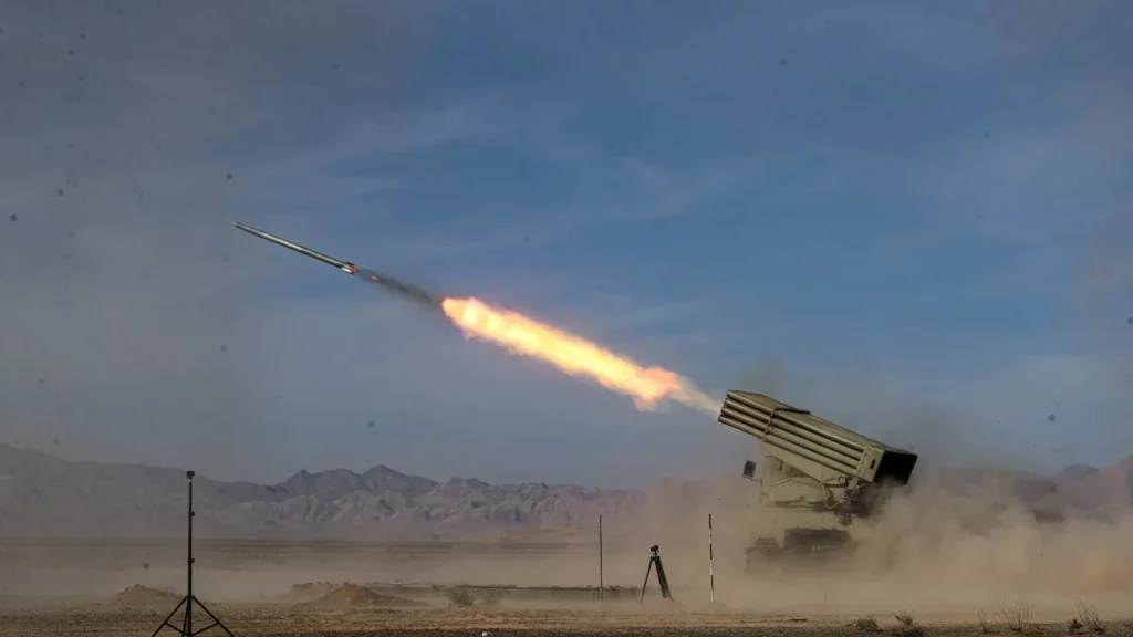 Βίντεο: Ιρανικός βαλλιστικός πύραυλος αποφεύγει στον αέρα ισραηλινά αντιαεροπορικά βλήματα!