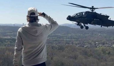ΗΠΑ: Ο Στρατός ξεκίνησε έρευνα για τα AH-64 Apache που πετούσαν δίπλα στην πισίνα του Kid Rock (βίντεο)