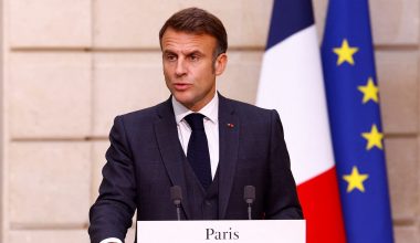 Γαλλία: Έκλεισε τον εναέριο χώρο της για αποστολές όπλων προς το Ισραήλ – Ο Αμερικανός πρόεδρος επιβεβαιώνει