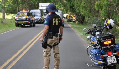 Βίντεο: Πατέρας σκοτώνει πλανόδιο πωλητή που επιτέθηκε σε αυτόν και στην κόρη του με μαχαίρι