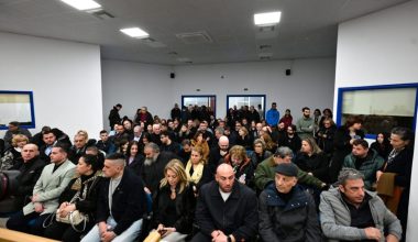 Έγκλημα στα Τέμπη: Δρακόντεια τα μέτρα ασφαλείας κατά την επανέναρξη της δίκης που διεξάγεται στη Λάρισα
