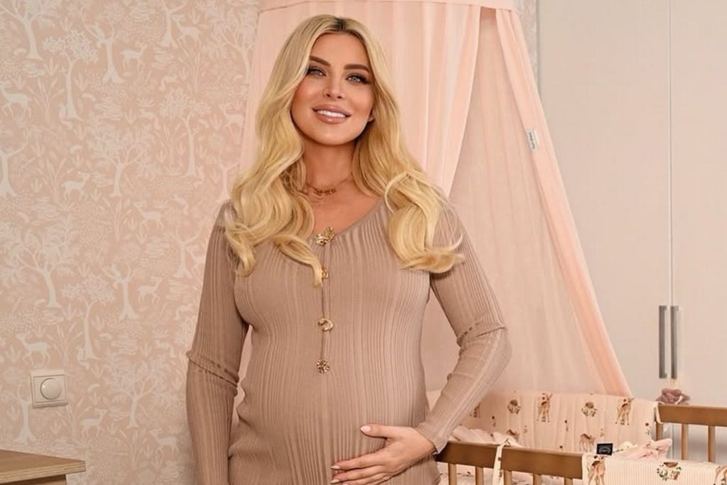 Κ.Καινούργιου: Βγαίνει σε άδεια μητρότητας – Συγκινημένη αποχαιρέτησε συνεργάτες και τηλεθεατές (βίντεο)