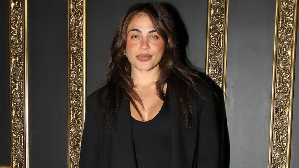 Το ακούσαμε κι αυτό: Η Κ.Μεταξά ζητά να αλλάξει το τραγούδι των γενεθλίων – «Χίλιες φορές το “χρόνια πολλά” της Βίσση»