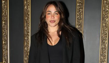 Το ακούσαμε κι αυτό: Η Κ.Μεταξά ζητά να αλλάξει το τραγούδι των γενεθλίων – «Χίλιες φορές το “χρόνια πολλά” της Βίσση»