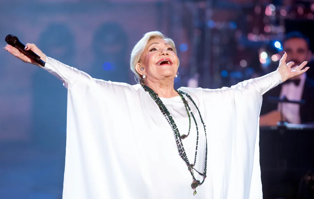 Μαρινέλλα: «Έφυγε» φορώντας ένα κόκκινο φουλάρι – «Ήταν πανέμορφη» αναφέρει στενή της συνεργάτιδα