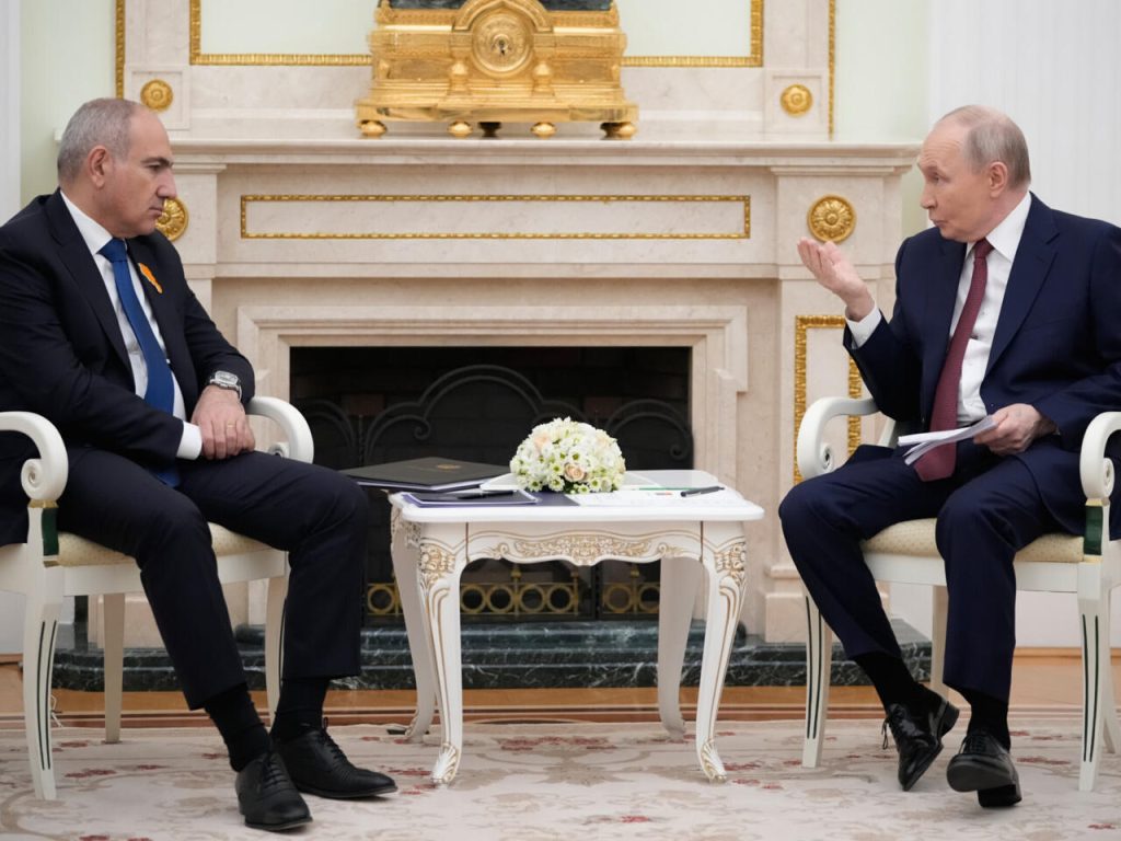 Β.Πούτιν σε Ν.Πασινιάν: «Διάλεξε ή Ευρασιατική Οικονομική Ένωση ή ΕΕ – Δεν μπορείς να είσαι και στα δύο μέλος»!