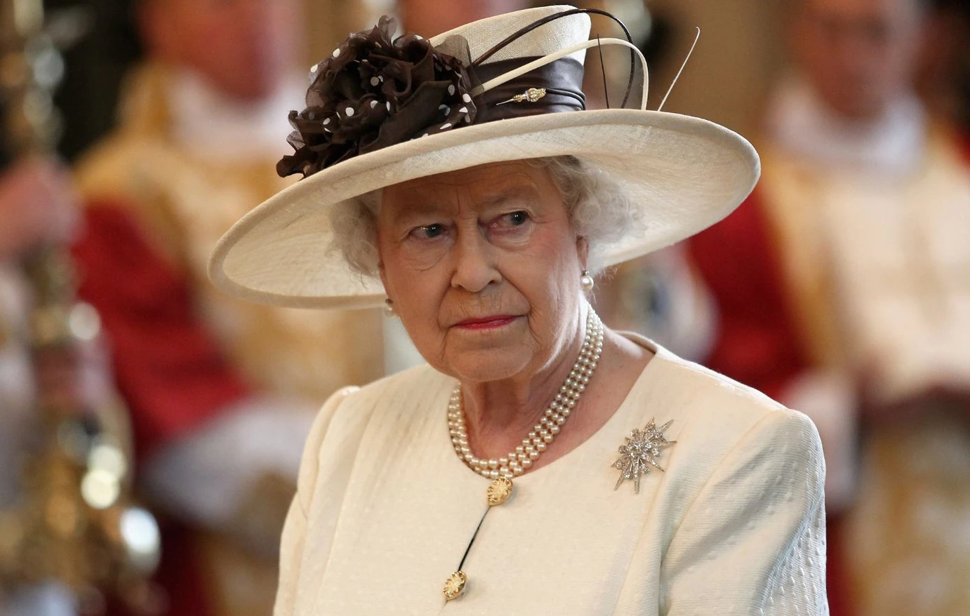 Ελισάβετ: Πικραμένη με τον Χάρι μετά την παραίτησή του – Ακόμα και στο τηλέφωνο τού μιλούσε με μάρτυρα