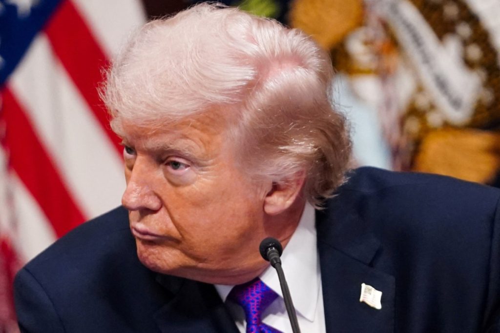 «Ζαλισμένος» ο Ν.Τραμπ τώρα θέλει να στείλει όπλα στην Ουκρανία για να πάνε οι Ευρωπαίοι στα Στενά του Ορμούζ