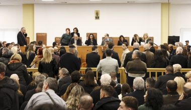 Συνεχίζεται σήμερα η δίκη για το έγκλημα των Τεμπών: Οι αλλαγές στην αίθουσα και τα μέτρα ασφαλείας