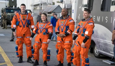 NASA: Αυτός είναι ο λόγος που οι αστροναύτες φορούν πορτοκαλί στολές