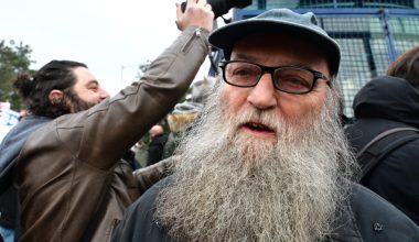 Έγκλημα στα Τέμπη – Χ.Χούπας: «Αδιανόητο να κοιτάζω τη δίκη που αφορά το παιδί μου μέσα από ένα μόνιτορ»