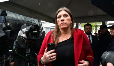 Τα δύο βίντεο που ανέβασε στο TikTok η Ζ.Κωνσταντοπούλου από τη δίκη των Τεμπών – «Τι κάνετε εδώ;»