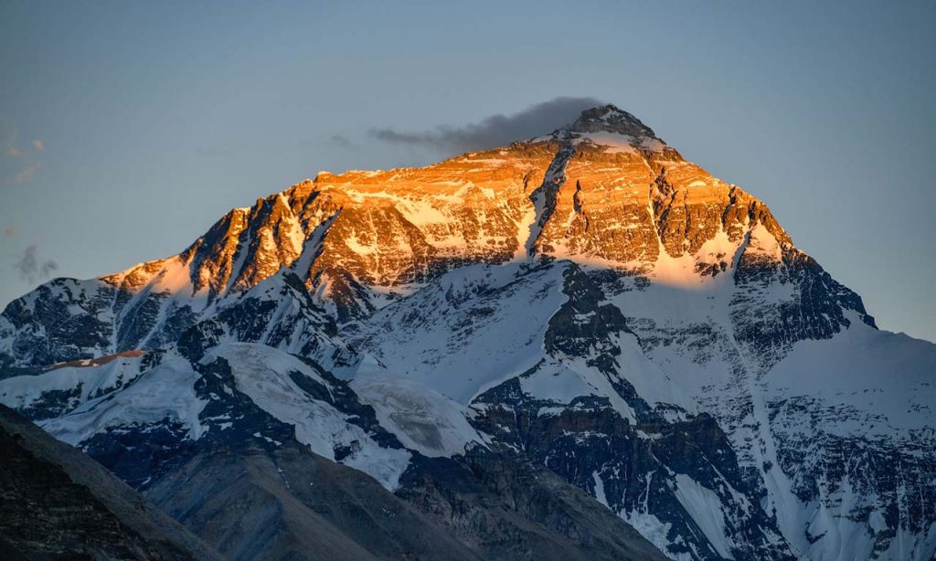 Έβερεστ: «Η υψηλότερη… χωματερή στον κόσμο» – Από δοχεία οξυγόνου μέχρι… ανθρώπινα απόβλητα (φώτο)
