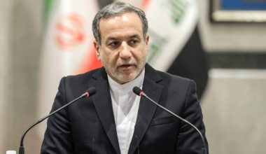 Αμπάς Αραγτσί: «Δεν υπάρχει εμπιστοσύνη στις συνομιλίες με τις ΗΠΑ»