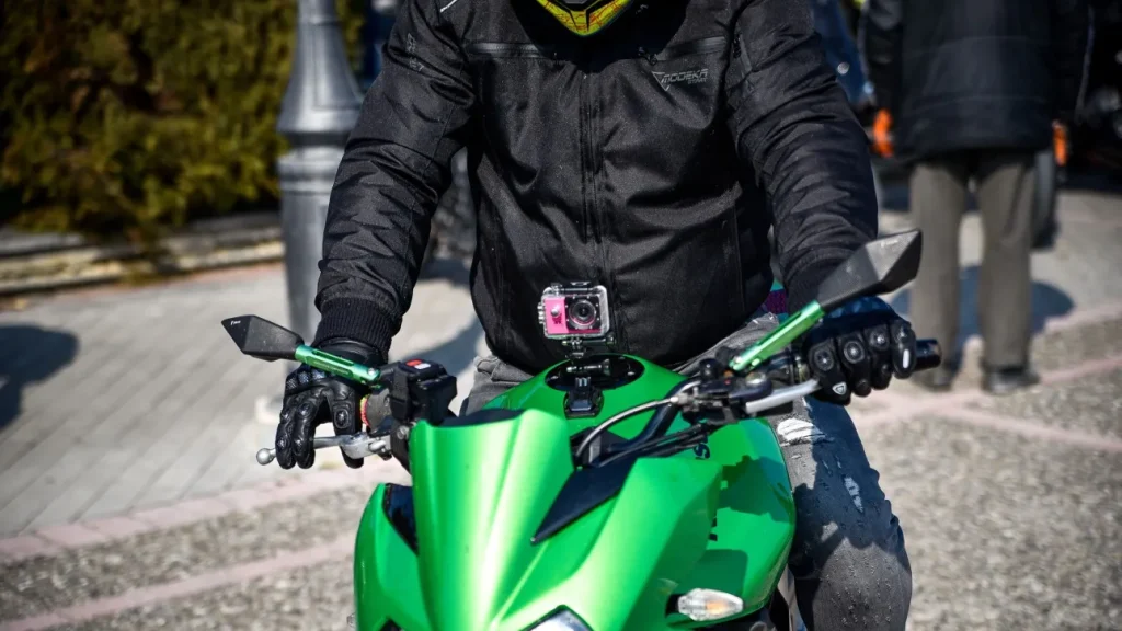 Οι Αρχές ταυτοποίησαν νεαρούς που ανάρτησαν βίντεο με επικίνδυνους ελιγμούς στα μέσα κοινωνικής δικτύωσης