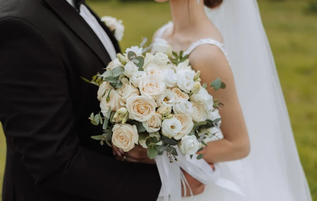 Γάμος στο Μενίδι: Τα έκαναν «γης μαδιάμ» – Μπούκαραν και ξυλοκόπησαν καλεσμένο – «Βούτηξαν» 5.000 ευρώ