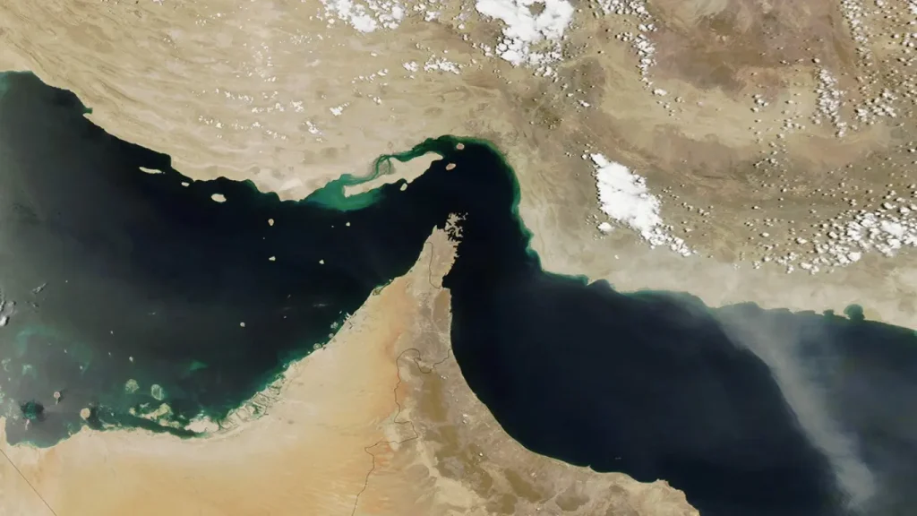 Στενά του Ορμούζ: 35 χώρες ψάχνουν αγωνιωδώς τρόπο για την διέλευση πλοίων – Έκτακτη συνεδρίαση στη Βρετανία