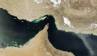 Στενά του Ορμούζ: 35 χώρες ψάχνουν αγωνιωδώς τρόπο για την διέλευση πλοίων – Έκτακτη συνεδρίαση στη Βρετανία