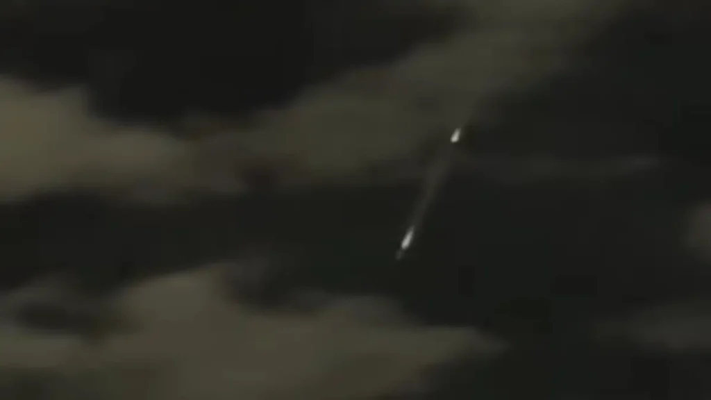 Ανεξήγητα φλεγόμενα αντικείμενα έπεφταν από τον ουρανό πάνω από τη Λήμνο (βίντεο)