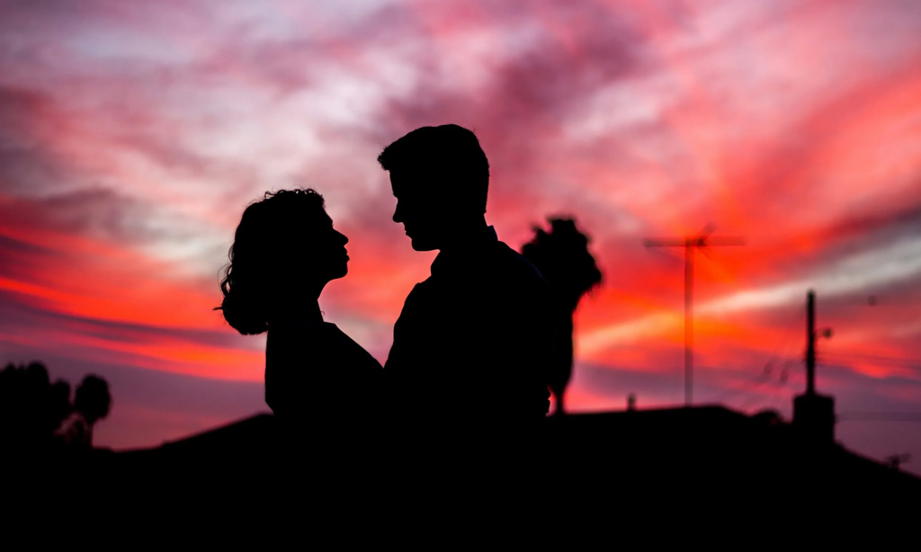 Κεφάλαιο «σχέση»: Γιατί κάποιες φορές ρίχνουμε τα στάνταρ μας; – Οι τέσσερις λόγοι