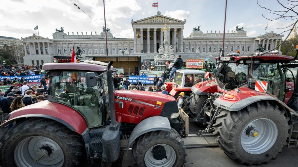 Εκατοντάδες τρακτέρ απέκλεισαν την Βιέννη: «Να γράφουν από που είναι τα προϊόντα στα τρόφιμα»
