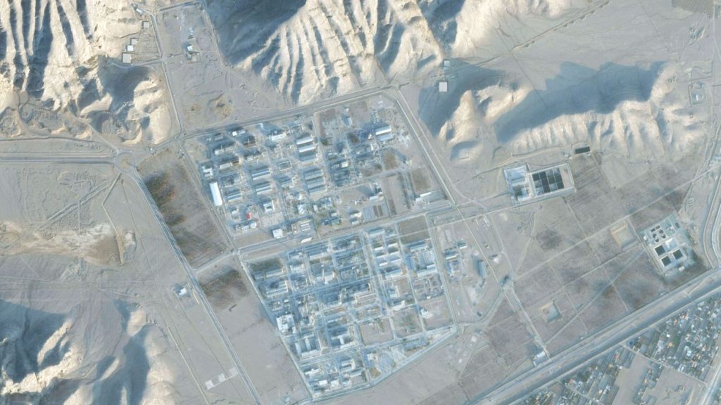 Με εκσκαφείς, διάδρομο προσγείωσης και μεταγωγικά αεροσκάφη: Πώς οι ΗΠΑ θα πάρουν τα 500 κιλά ουρανίου από το Ιράν