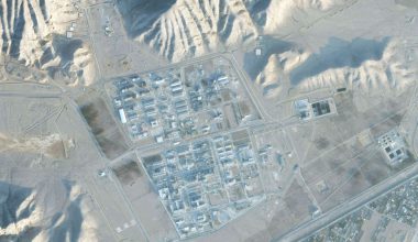 Με εκσκαφείς, διάδρομο προσγείωσης και μεταγωγικά αεροσκάφη: Έτσι θα πάρουν οι ΗΠΑ 500 κιλά ουρανίου από το Ιράν