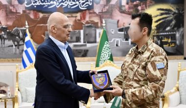 Στο Ριάντ ο Ν.Δένδιας: «Θα απονεμηθεί Έπαινος στα στελέχη της Ελληνικής Δύναμης Σαουδικής Αραβίας» (φώτο)