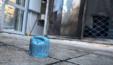 Έκρηξη από γκαζάκια σε είσοδο πολυκατοικίας στην Κυψέλη