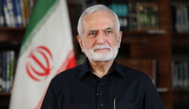 Ιράν: Τραυματίστηκε σοβαρά ο πρώην ΥΠΕΞ Καμάλ Χαραζί από αεροπορική επιδρομή στην Τεχεράνη – Νεκρή η σύζυγός του