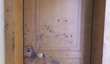 Καμένα Βούρλα: Αθωώθηκε μετά από 18 μήνες κράτησης η οικιακή βοηθός που κατηγορήθηκε για το φόνο της 84χρονης