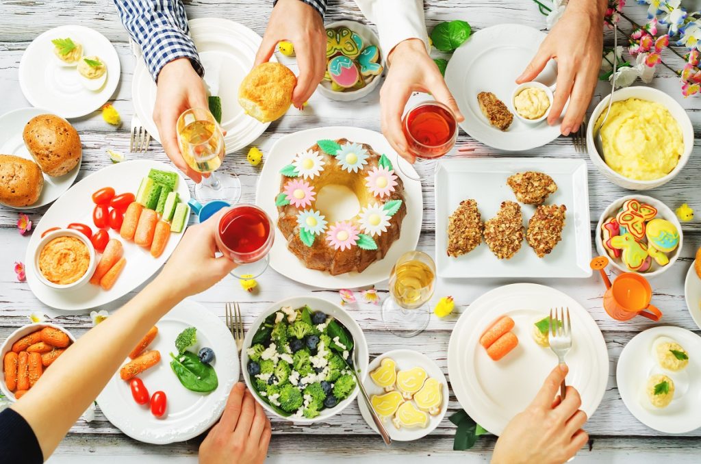 ΙΝΚΑ: Πάνω από 400 ευρώ το πασχαλινό τραπέζι για 6-8 άτομα! – «Γονατίζουν» τα νοικοκυριά