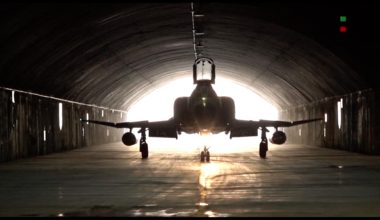 Το Ιράν απογείωσε για πρώτη φορά  μαχητικά αναχαίτισης από τις υπόγειες αεροπορικές βάσεις