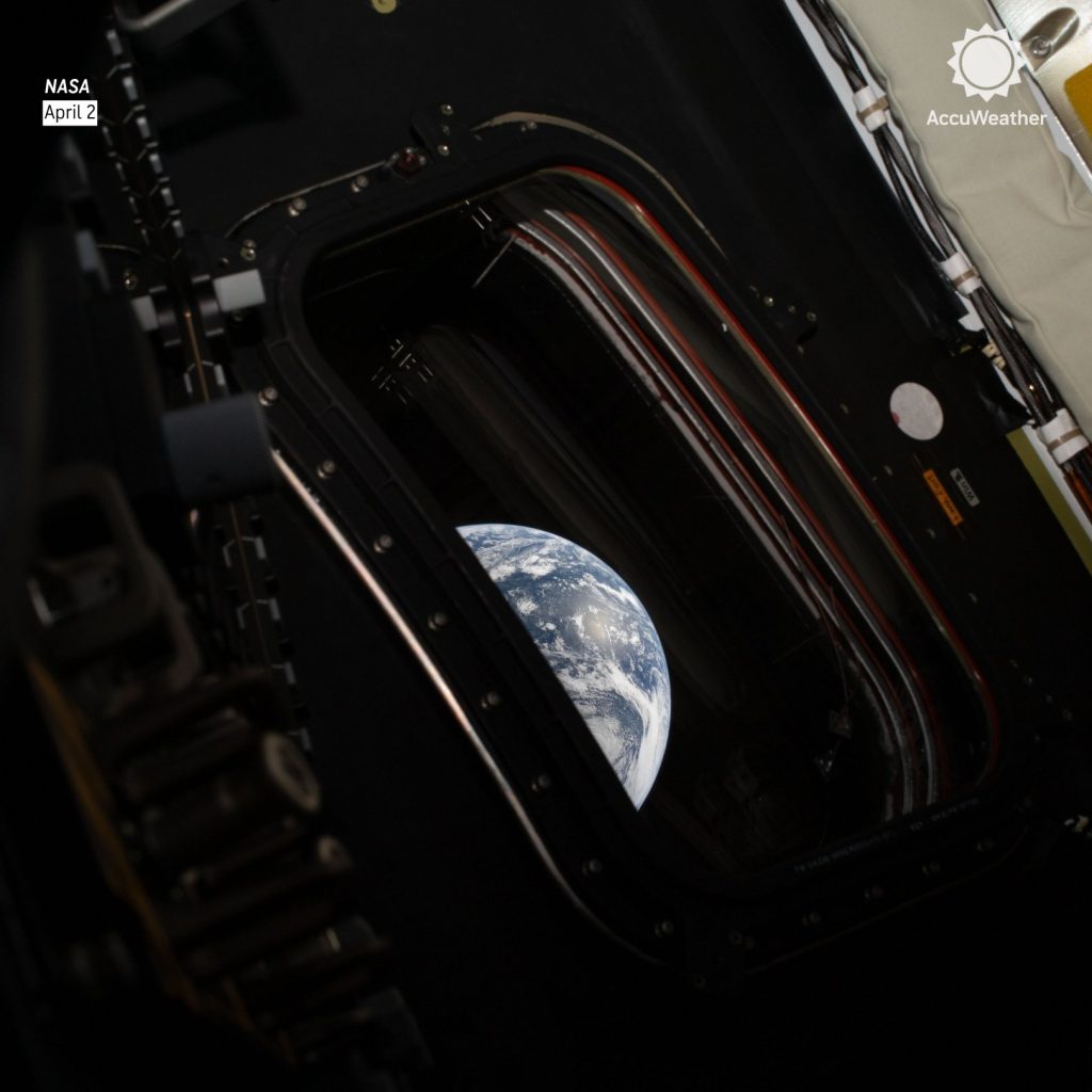 Artemis II: Η Γη από τα 145.000 χιλιόμετρα – Οι αστροναύτες «ξέχασαν» το γεύμα  για μια φωτογραφία