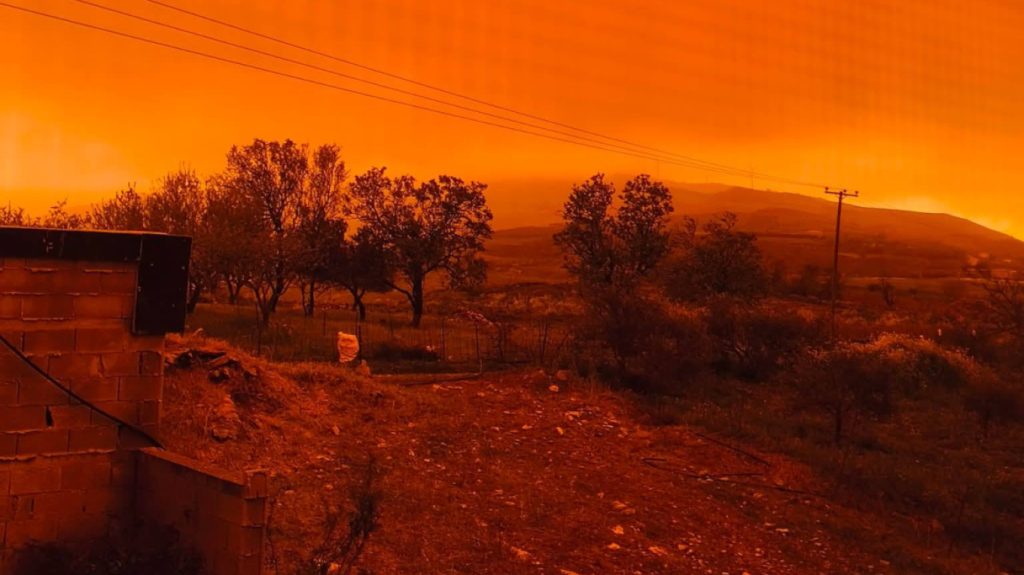 Κρήτη: Γυναίκα σε αεροσκάφος βλέπει την αφρικανική σκόνη και φοβάται ότι ήρθε το τέλος του κόσμου