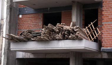 Εργατικό ατύχημα στην Καλαμάτα: 58χρονος έπεσε από τρίτο όροφο οικοδομής – Η ανακοίνωση του Συνδικάτου Οικοδόμων