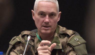 Γάλλος Στρατηγός σε Λευκό Οίκο: «Κόψτε την κοκαΐνη» – Σάλος με το σχέδιο για διάδρομο απογείωσης μέσα στο Ιράν!