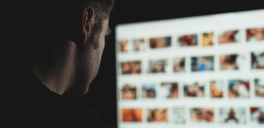 Βρετανία: Το revenge porn… αλλιώς: Έστειλε φωτογραφία του πρώην της στη μητέρα του – «Αυτός είναι ο γιος σου»