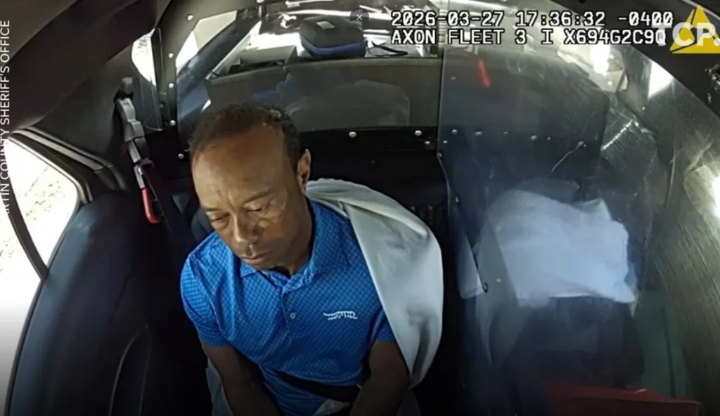 Βίντεο: Η στιγμή της σύλληψης του Τάιγκερ Γουντς που οδηγούσε υπό την επήρεια ουσιών