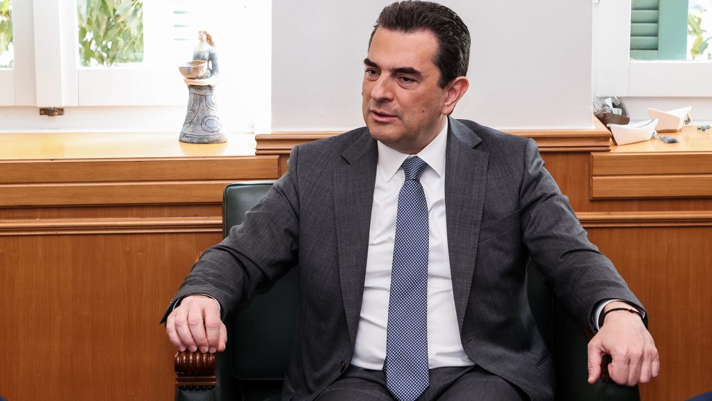 Παραιτήθηκε και ο Κώστας Σκρέκας από τη θέση του γραμματέα της ΝΔ – Ετοιμάζει την παραίτησή του ο Νότης Μηταράκης