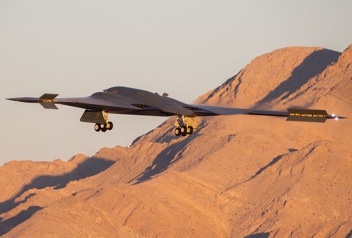 Bloomberg: Οι ΗΠΑ μεταφέρουν τα αποθέματα των stealth πυραύλων JASSM-ER στη Μέση Ανατολή