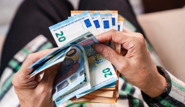 Αναδρομικά έως και 8.000 ευρώ για 30.000 συνταξιούχους – Οι δικαιούχοι