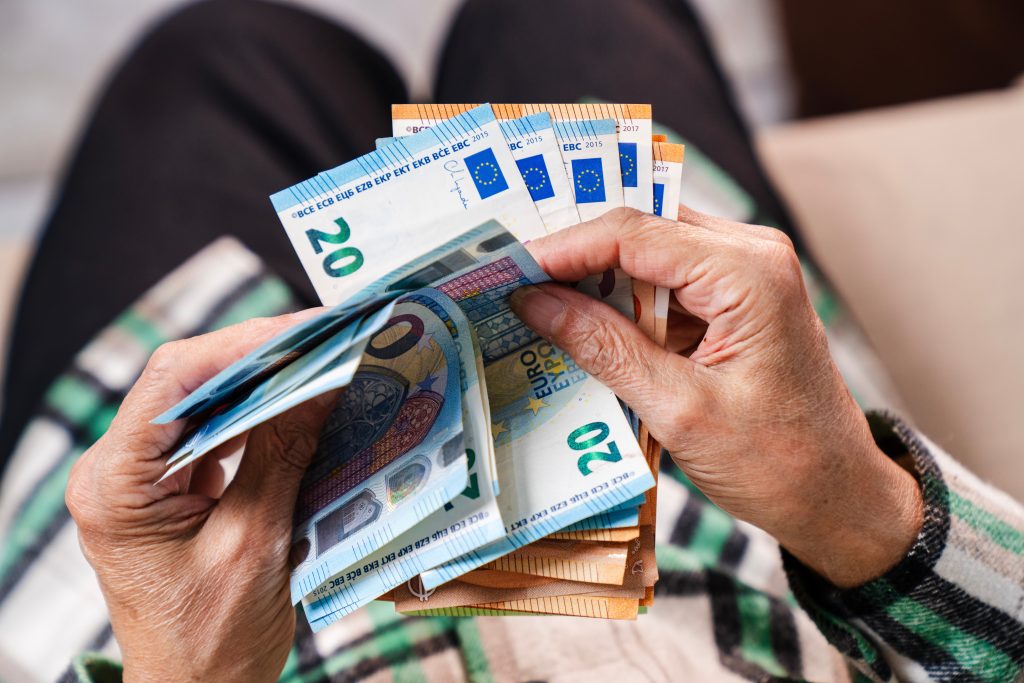 Αναδρομικά έως και 8.000 ευρώ για 30.000 συνταξιούχους – Οι δικαιούχοι