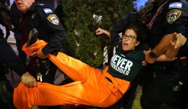 Στους δρόμους οι Ισραηλινοί: «Ο Νετανιάχου είναι η μεγαλύτερη απειλή για την ύπαρξη του Ισραήλ»