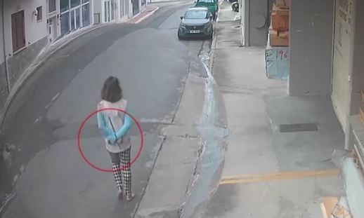 Θρίλερ στη Λακωνία: Γυναίκα περπατά στο δρόμο ξυπόλυτη και με δεμένα τα χέρια (βίντεο)